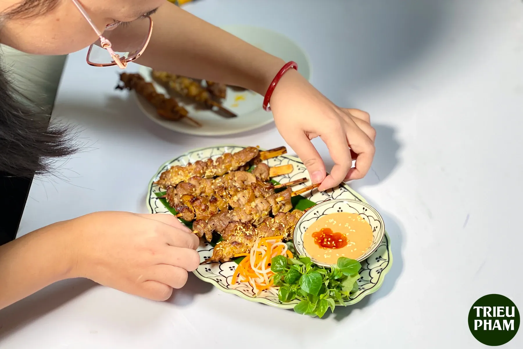 dich vu chup anh FB chuyen nghiep Trieu Pham Media