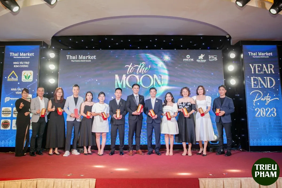 Chup anh Year End Party tai Da Nang