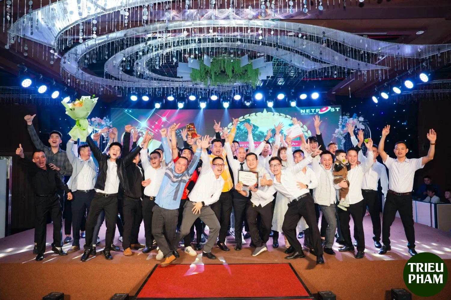 Quay phim chup anh Year End Party 11